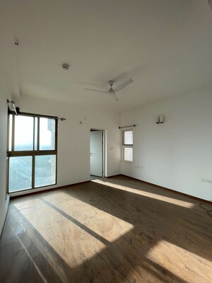 Room in 4 BHK Apartment at Brigade Exotica, Old Madras Road – for Rent