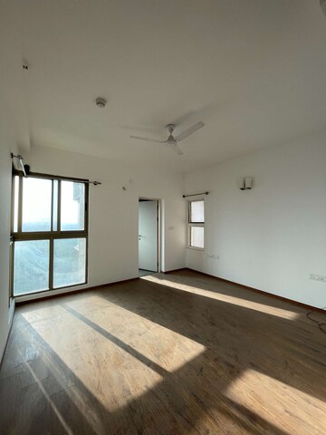 Room in 4 BHK Apartment at Brigade Exotica, Old Madras Road – for Rent