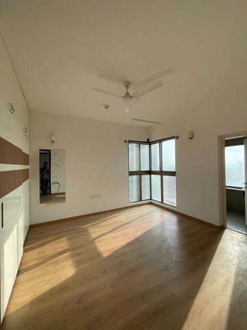 Room in 4 BHK Apartment at Brigade Exotica, Old Madras Road – for Rent