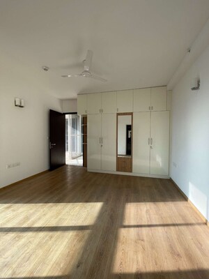 Room in 4 BHK Apartment at Brigade Exotica, Old Madras Road – for Rent