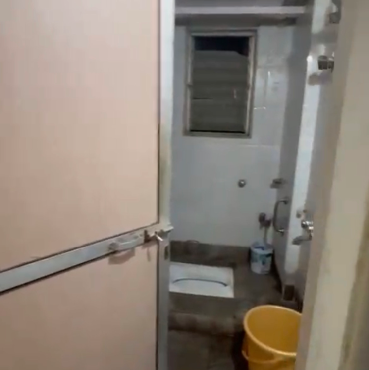 Bathroom, hill-park-tower 2.5 Bedroom 750 Sq.Ft. Apartment In Jogeshwari West Mumbai 9646059