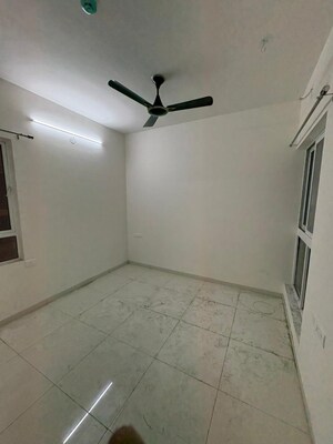 Room in 2 BHK Apartment at Godrej Green Vistas, Mahalunge – for Rent