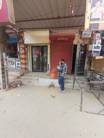 Furnished Amenities in 5 BHK Independent House at Molarband – for Sale