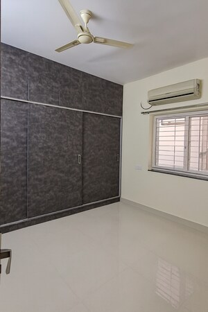 Room in 3 BHK Builder Floor at Kondapur – for Rent