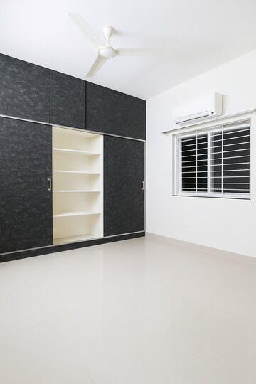 Room in 3 BHK Builder Floor at Kondapur – for Rent