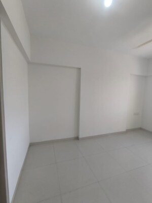 Room in 2 BHK Apartment at Kohinoor Sapphire 2, Tathawade – for Rent