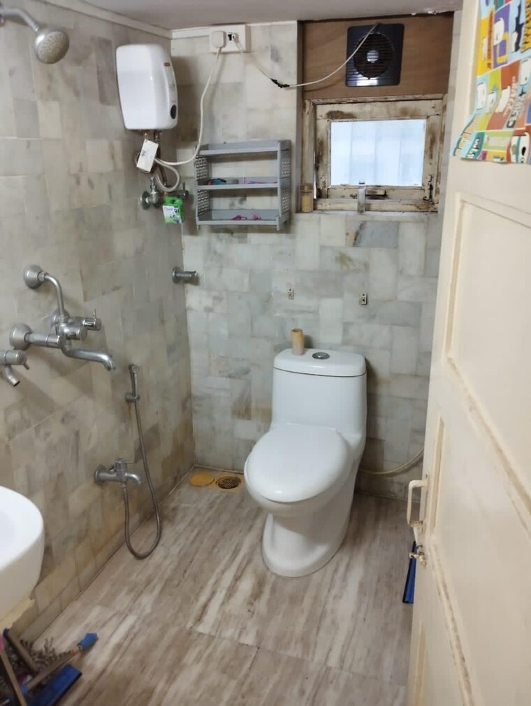 Bathroom, suyash-apartment-dadar-west 2 Bedroom 700 Sq.Ft. Apartment In Dadar West Mumbai 9646105
