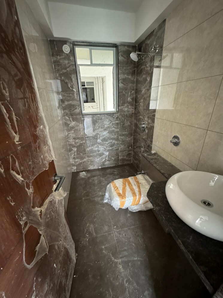 Bathroom, shroff-aureta 3 Bedroom 1600 Sq.Ft. Apartment In Koregaon Park Annexe Pune 9646143