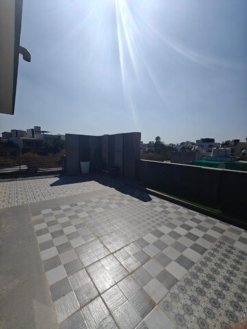 Terrace in 1 BHK Builder Floor at Chittaranjan Park – for Rent