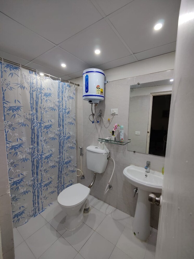 Bathroom, gaur-city-2-14th-avenue 1 RK 450 Sq.Ft. Apartment In Sector 16c Greater Noida Greater Noida 9646194