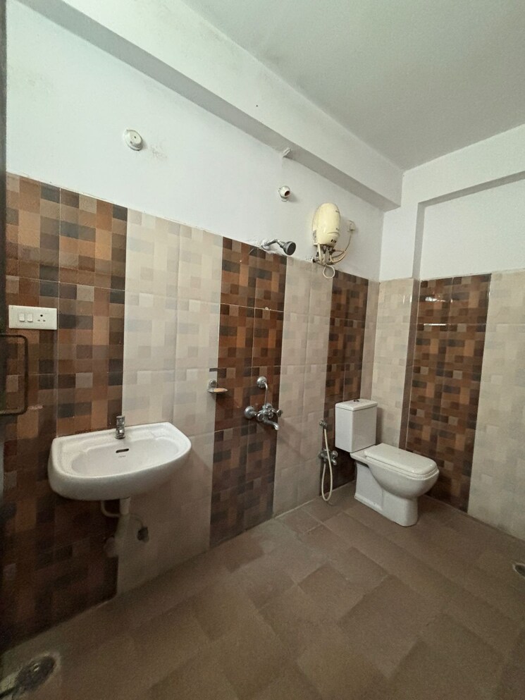 Bathroom, vasu-sri-pride 2 Bedroom 1175 Sq.Ft. Apartment In Dundigal Hyderabad 9646215