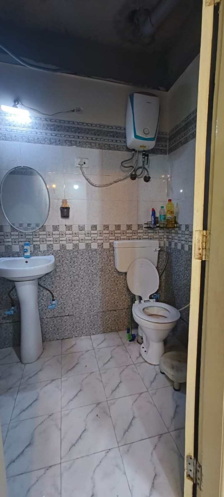 Bathroom, rwa-apartments-sector-45 2 Bedroom 1200 Sq.Ft. Builder Floor In Sector 45 Noida 9646211