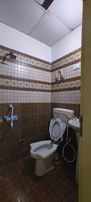 Bathroom in 2 BHK Builder Floor at RWA Apartments Sector 45, Sector 45 – for Rent