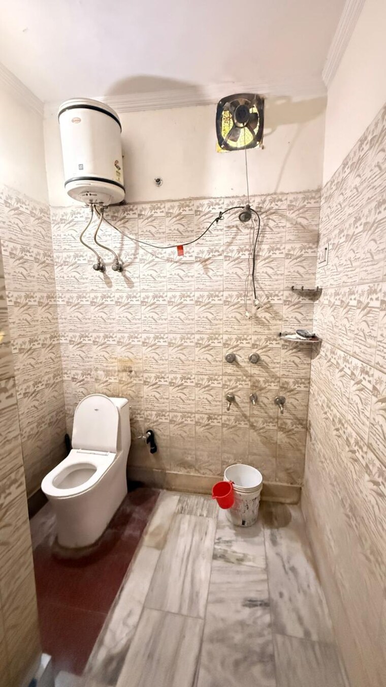 Attached Bathroom, vasant kunj 3 Bedroom 1300 Sq.Ft. Apartment In Vasant Kunj Delhi 9646220