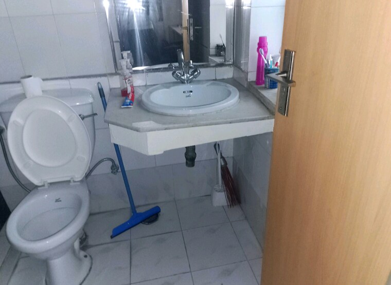 Bathroom, sector 41 2.5 Bedroom 1200 Sq.Ft. Apartment In Sector 41 Gurgaon 9646227