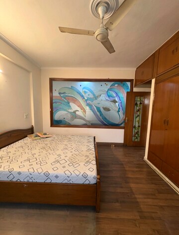 Bedroom in 2.5 BHK Apartment at Sector 41 – for Rent