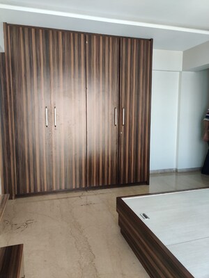 Room in 3 BHK Apartment at L Nagpal Jaswant Heights, Khar West – for Sale