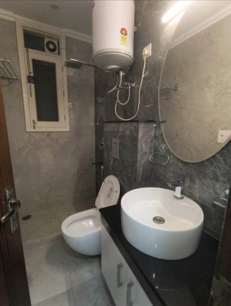 Master Bedroom, chittaranjan park 3 Bedroom 1500 Sq.Ft. Builder Floor In Chittaranjan Park Delhi 9646228