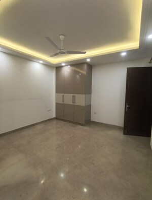 Master Bedroom in 3 BHK Builder Floor at Chittaranjan Park – for Rent
