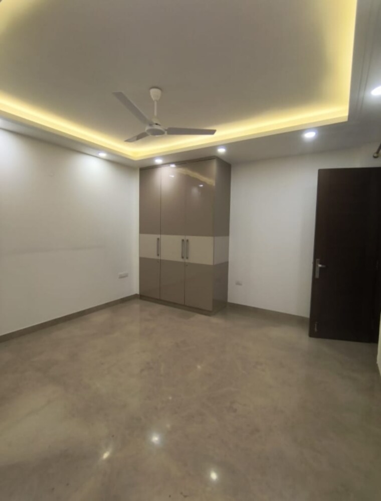 Master Bedroom, chittaranjan park 3 Bedroom 1500 Sq.Ft. Builder Floor In Chittaranjan Park Delhi 9646228