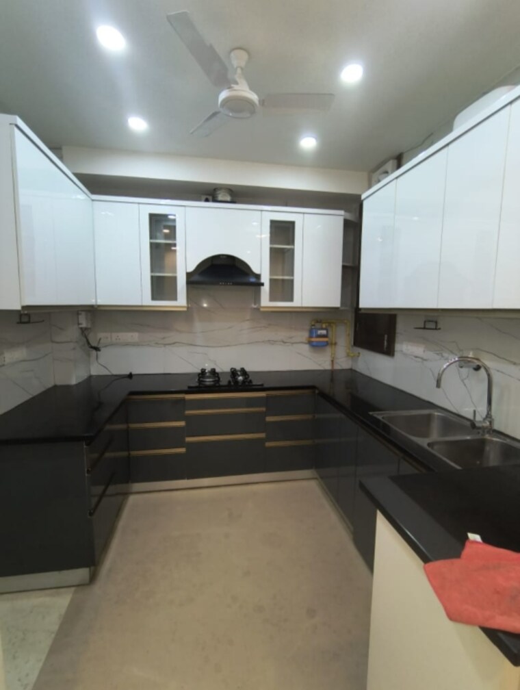 Kitchen, chittaranjan park 3 Bedroom 1500 Sq.Ft. Builder Floor In Chittaranjan Park Delhi 9646228