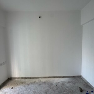 Room in 1 BHK Apartment at Vikhroli East – for Rent