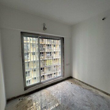 Room in 1 BHK Apartment at Vikhroli East – for Rent