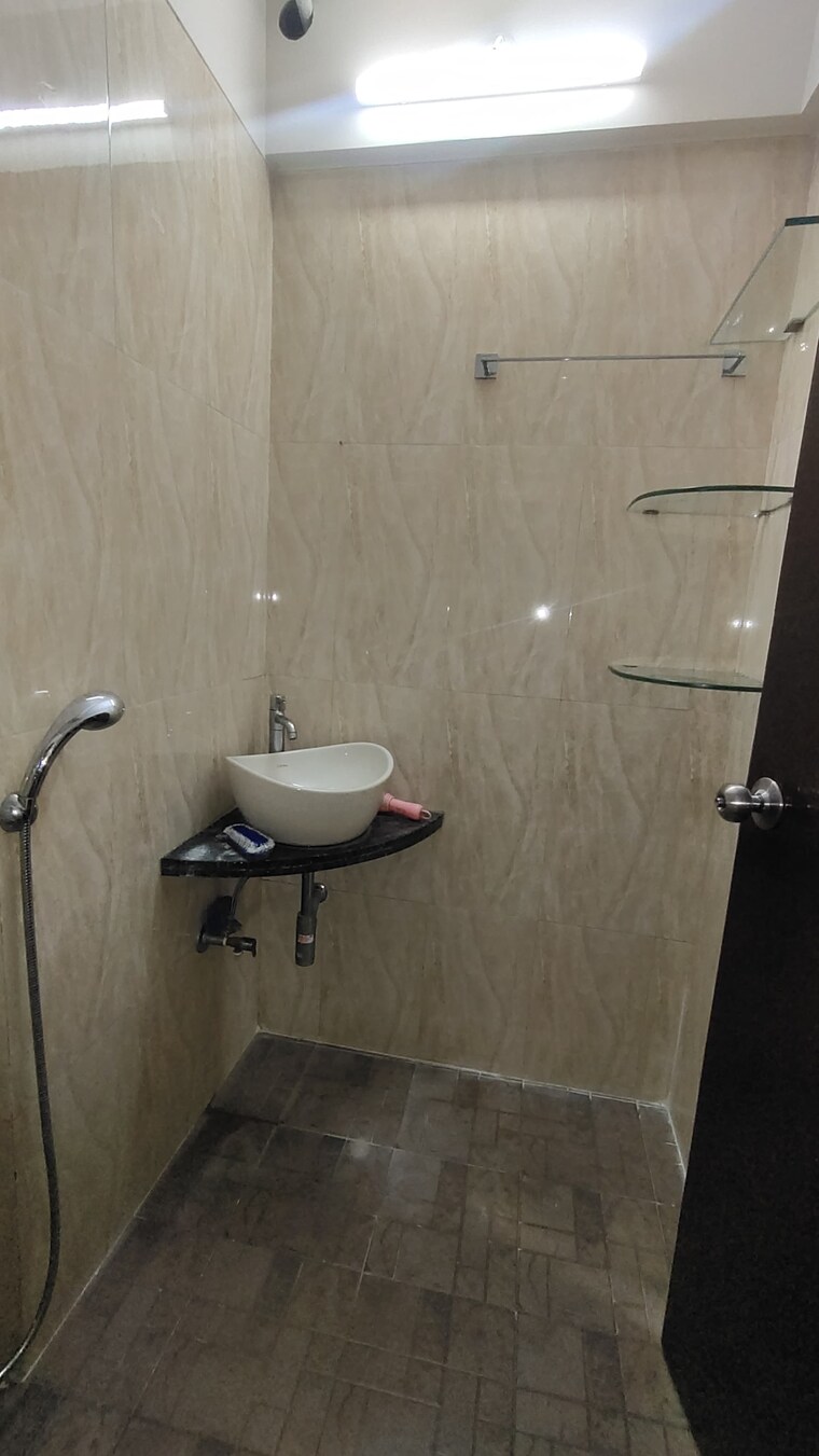 Bathroom, navnit-chs 1 Bedroom 450 Sq.Ft. Apartment In Andheri West Mumbai 9646236