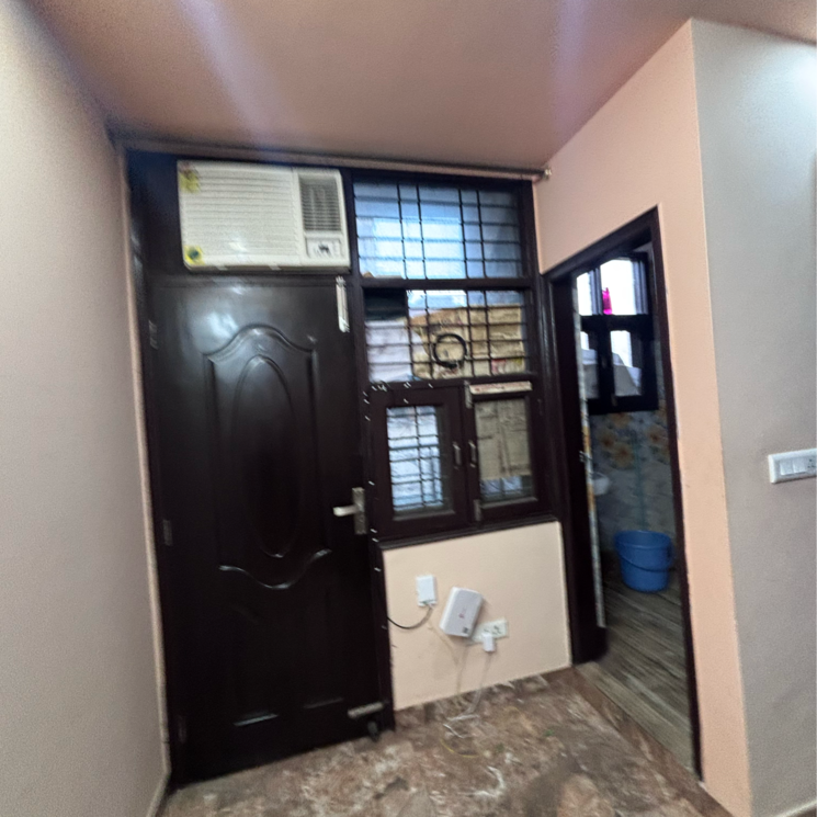 Room, jor bagh 1 Bedroom 325 Sq.Yd. Builder Floor In Jor Bagh Delhi 9646240