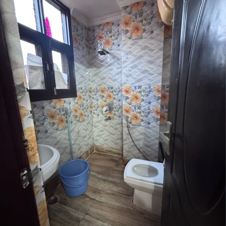 Bathroom, jor bagh 1 Bedroom 325 Sq.Yd. Builder Floor In Jor Bagh Delhi 9646240
