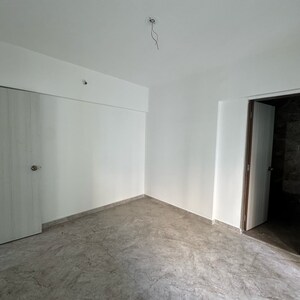 Room in 1 BHK Apartment at Vikhroli East – for Rent