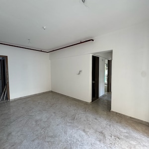 Room in 1 BHK Apartment at Vikhroli East – for Rent