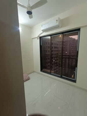Room in 2 BHK Apartment at Pratham ARC Aura, Andheri West – for Rent