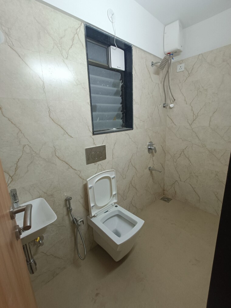 Bathroom, pratham-arc-aura 2 Bedroom 628 Sq.Ft. Apartment In Andheri West Mumbai 9646247