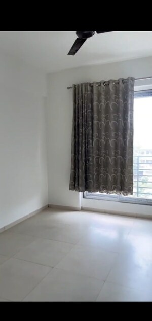 Room in 3 BHK Apartment at Jivraj Park – for Rent