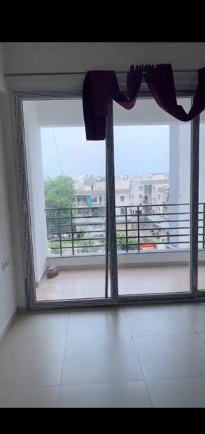 Room in 3 BHK Apartment at Jivraj Park – for Rent