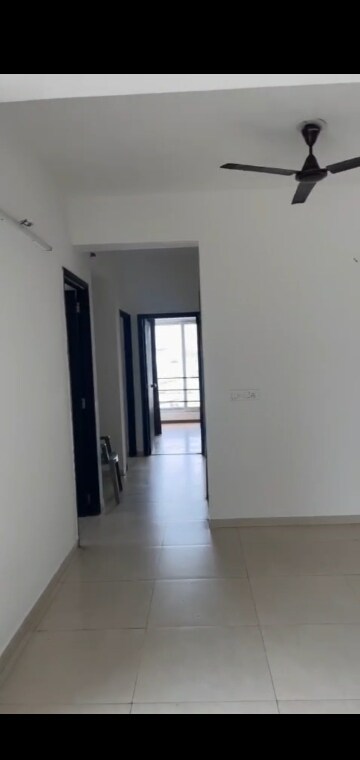 Room in 3 BHK Apartment at Jivraj Park – for Rent