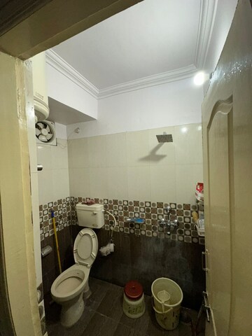 Bathroom in 2 BHK Apartment at Hazratganj – for Rent