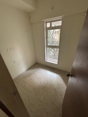 Room in 2 BHK Apartment at Om Palace Pali Hill, Pali Hill – for Rent