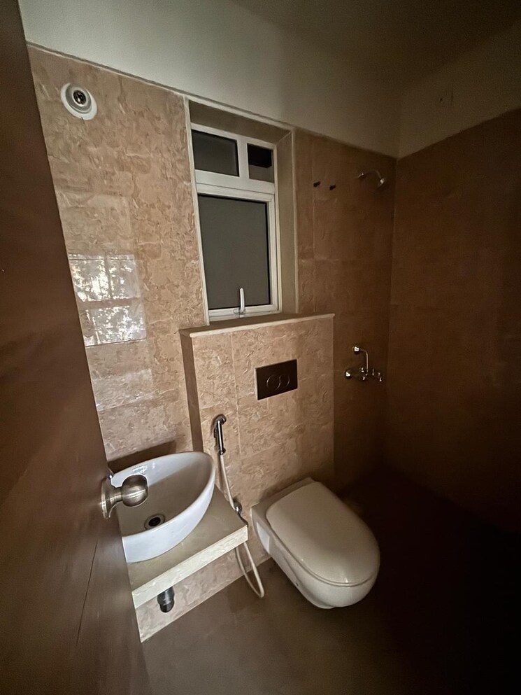 Bathroom, om-palace-pali-hill 2 Bedroom 800 Sq.Ft. Apartment In Pali Hill Mumbai 9646270