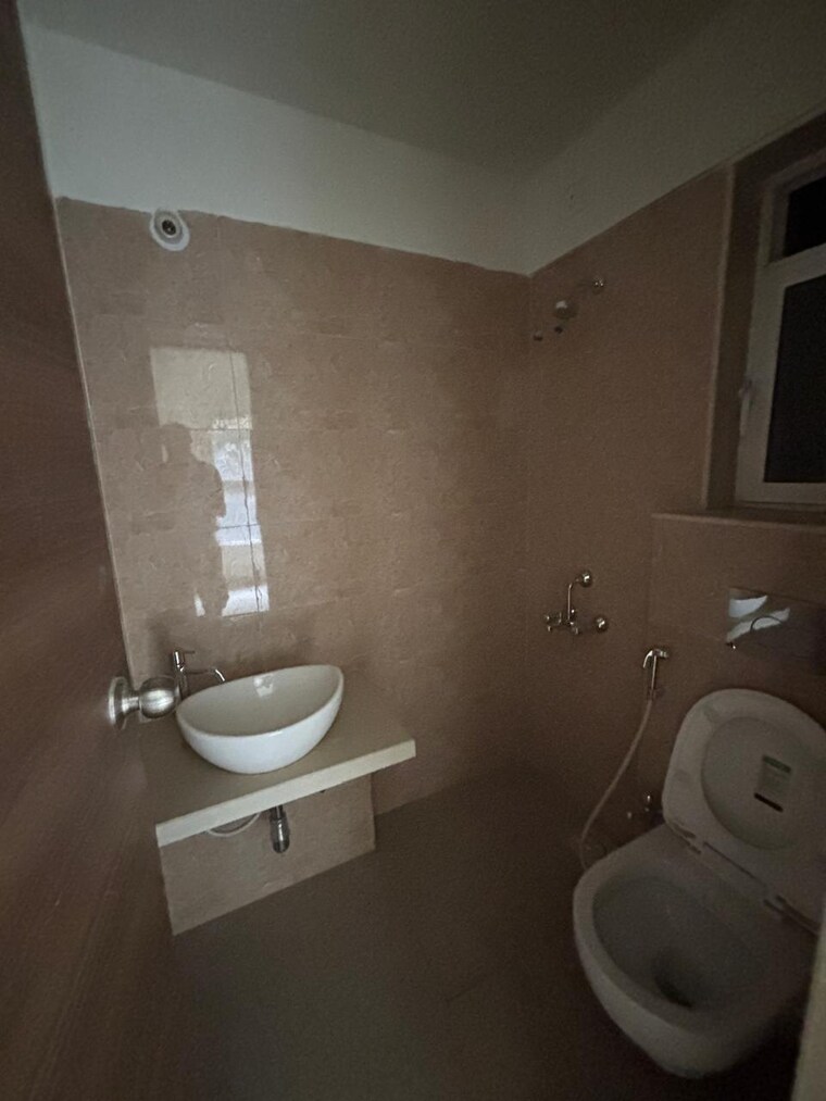 Bathroom, om-palace-pali-hill 2 Bedroom 800 Sq.Ft. Apartment In Pali Hill Mumbai 9646270