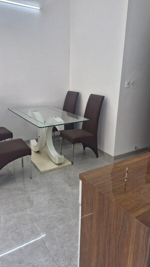 Team Area in 2 BHK Apartment at Dn Nagar – for Rent