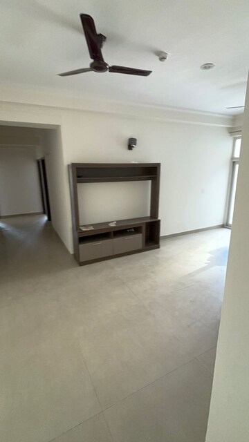 Room in 4 BHK Apartment at Sector 50 – for Rent