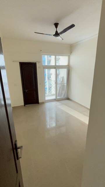 Room in 4 BHK Apartment at Sector 50 – for Rent