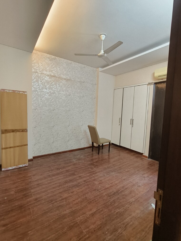 Room, unitech-south-city-ii 3.5 Bedroom 2500 Sq.Ft. Builder Floor In Sector 50 Gurgaon 9646309