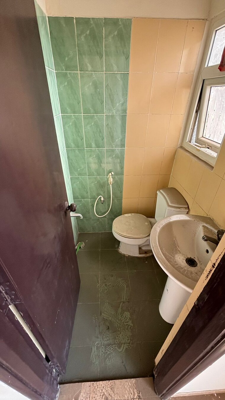 Bathroom, antriksh-nature 4 Bedroom 2670 Sq.Ft. Apartment In Sector 52 Noida 9646327