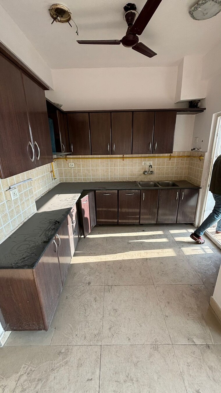 Kitchen, antriksh-nature 4 Bedroom 2670 Sq.Ft. Apartment In Sector 52 Noida 9646327