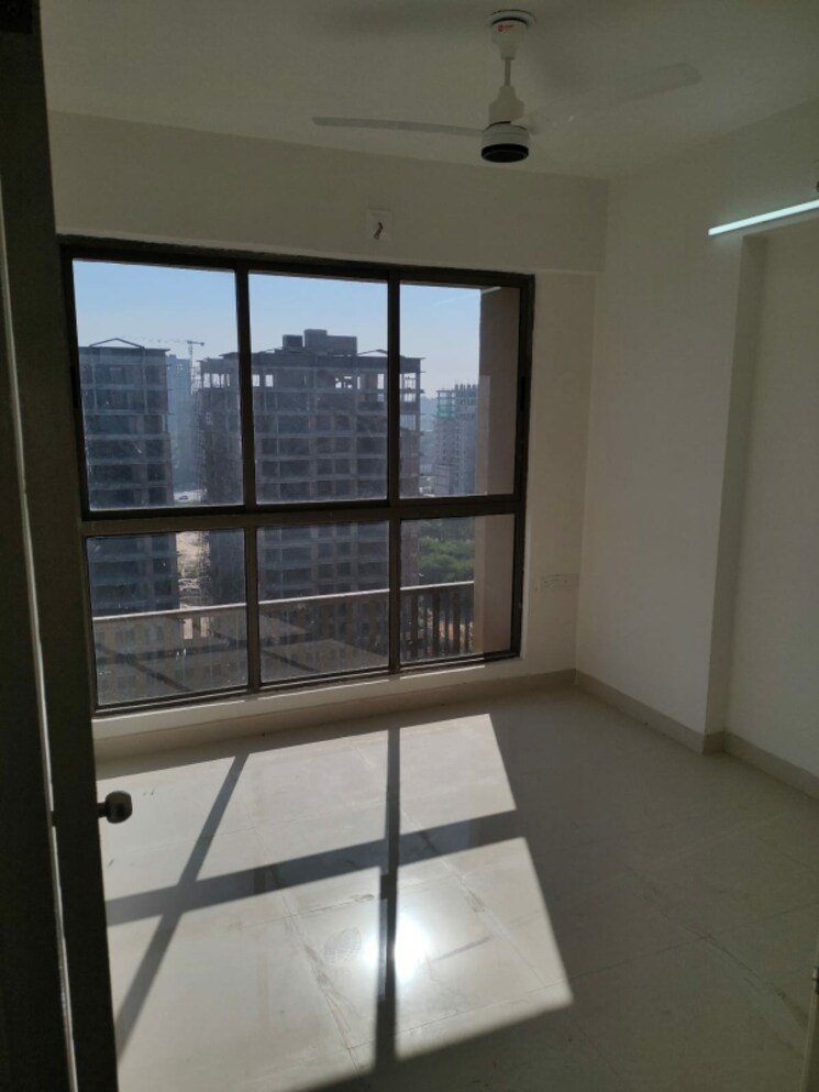 Room, vaishnodevi circle 3 Bedroom 1500 Sq.Ft. Apartment In Vaishnodevi Circle Ahmedabad 9646332