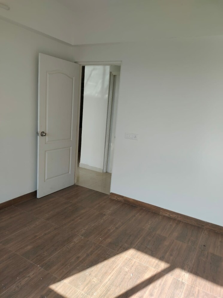 Room, vaishnodevi circle 3 Bedroom 1500 Sq.Ft. Apartment In Vaishnodevi Circle Ahmedabad 9646332