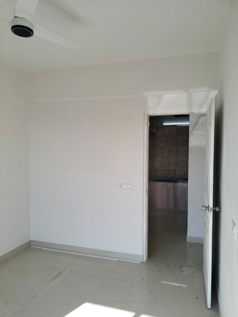 Room, vaishnodevi circle 3 Bedroom 1500 Sq.Ft. Apartment In Vaishnodevi Circle Ahmedabad 9646332